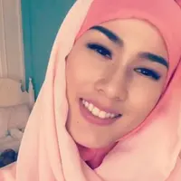 Stevianne Agnecya pakai jilbab (Instagram/@steviagnecya)