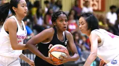 NBA menyelenggarakan Kejuaraan Dunia Jr. NBA 2019 yaitu turnamen basket tingkat global bagi anak laki-laki dan perempuan berusia 13-14 tahun dari seluruh dunia. (NBAE/Pamela Costello)