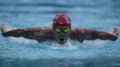 Perenang Indonesia, Triady Fauzi, berlatih jelang SEA Games 2017 Malaysia di Tirta Arum Swimming Pool Badung, Bali, Jumat (30/6/2017). (Bola.com/Vitalis Yogi Trisna)