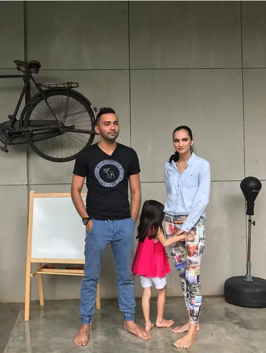 Selain sebagai momen bersama buka dan sahur bersama, bagi yang memilki anak kecil juga dimanfaatkan untuk memberikan pengertian pada anak-anak tentang ibadah puasa.  (Instagram/teukuzacky)