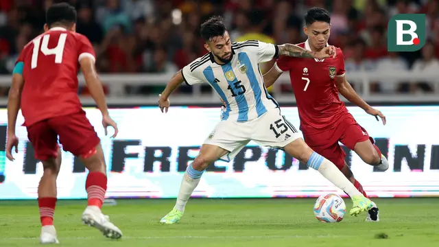 Foto: Aksi Jatuh Bangun Marselino Ferdinan saat Hadapi Argentina, Catatkan Statistik Apik hingga Dipuji Jurnalis Inggris