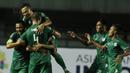 Pemain PSMS Medan merayakan gol saat pertandingan melawan PSM Makassar pada laga Piala Presiden di Stadion GBLA, Bandung, Selasa (16/1/2018). PSMS Medan menang 2-1 atas PSM Makassar. (Bola.com/M Iqbal Ichsan)