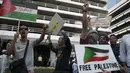Warga di Thailand beraksi di depan  kedutaan besar Israel di Bangkok, mereka menentang serangan udara Israel di Gaza, pada tanggal 15 Juli 2014 (AFP PHOTO / Nicolas ASFOURI)