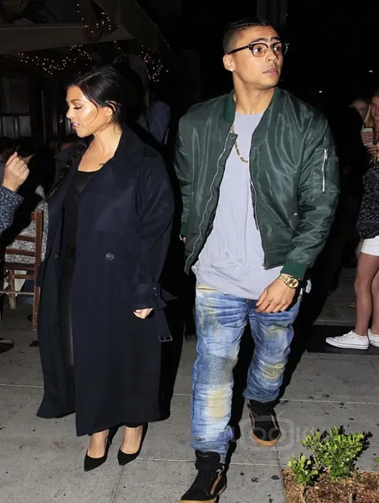 Pria tersebut adalah Quincy Combs, paras manis dan tubuh tegapnya telah membuat Kourtney jatuh hati. (dailymail/Bintang.com)