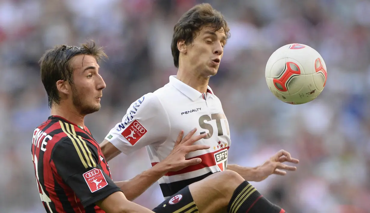 Hanya lima kali Bryan Cristante memperkuat AC Milan senior sebelum kemudian dirinya hijrah ke Liga Portugal untuk bergabung bersama Benfica. (AFP/Christof Stache)