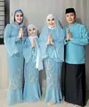 Dilebaran pertama Ayu Ting-Ting tampil mengenakan busana warna baby blue. Dengan desain tunik berbordir putih dipadukan rok model mermaid. Credit: Instagram (@ayutingting92)