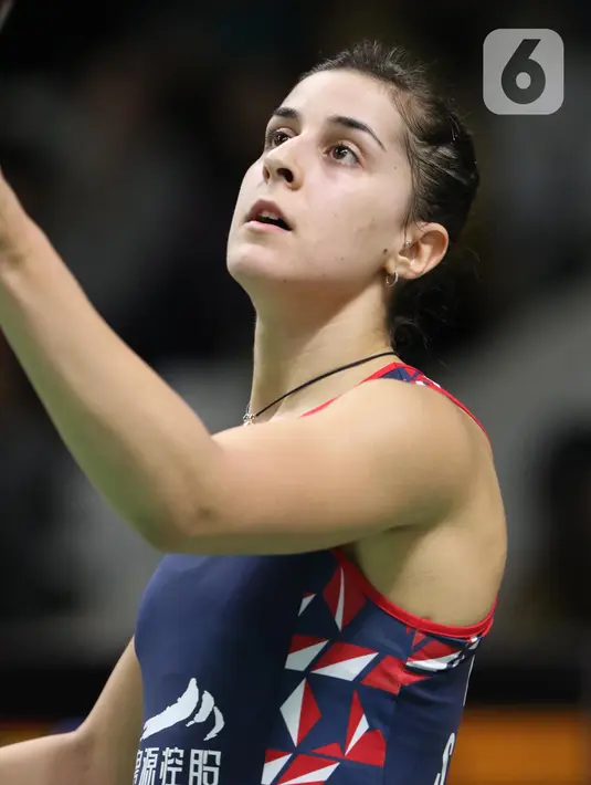 Pebulutangkis tunggal putri Spanyol, Carolina Marin saat melawan Nitchaon Jindapol (Thailand) pada babak pertama Indonesia Masters 2020 di Istora GBK, Jakarta, Rabu (15/1/2020). Carolina Marin unggul 21-13, 21-15. (Liputan6.com/Helmi Fithriansyah)