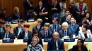 Boyband Korea Selatan, BTS menghadiri Sidang Umum Perserikatan Bangsa-Bangsa (PBB) di New York, Senin (24/9). BTS memberikan pidato singkat dihadapan para pemimpin dunia yang hadir dalam acara UNICEF. (AP/Craig Ruttle)