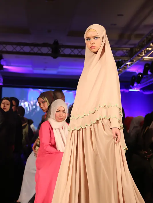 Saat ini Lyra Virna mengangkat tema 'Dessert Rose' pada setiap detail rancangannya. (Andy Masela/Bintang.com)