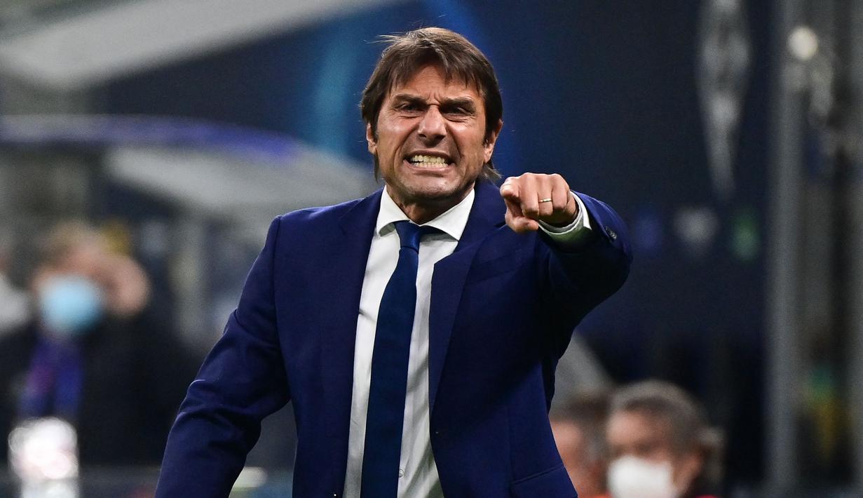 Pelatih yang begitu enerjik ini direkrut oleh Inter Milan pada tahun 2018 dari Chelsea dan membawa Inter menjuarai Serie A pada musim ini. Perjalanan karir kepelatihanannya sudah teruji, pasalnya ia telah menorehkan gelar ke klub-klub sebelumnya, seperti Juve dan Chelsea. (Foto: AFP/Miguel Medina)