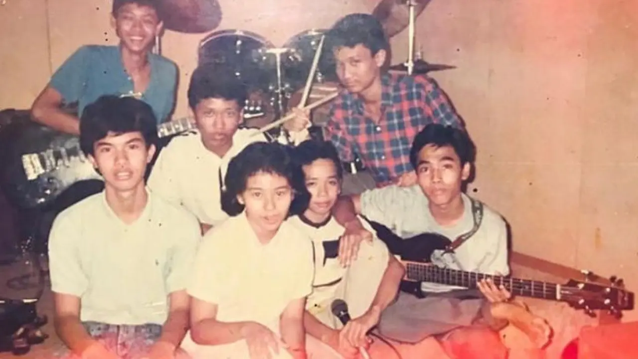 6 Foto Lawas Dewa 19 Saat Masih Remaja, Ahmad Dhani Mirip Dul