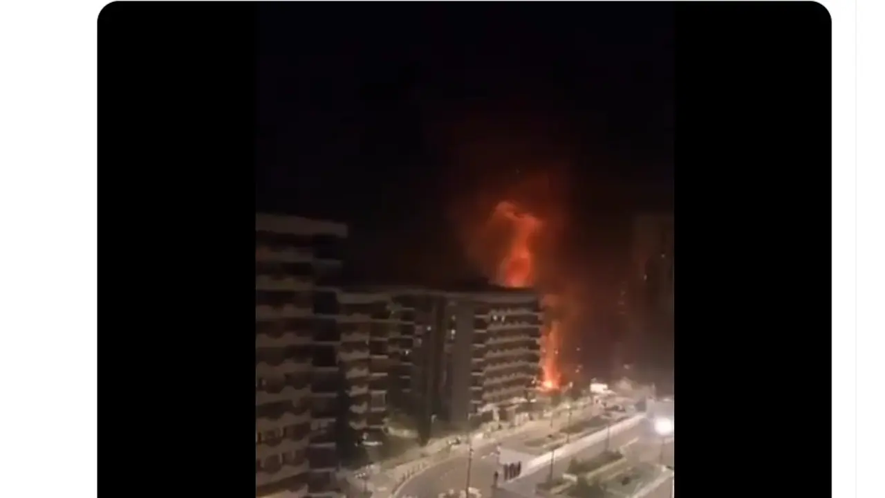 Apartemen yang disebut berlokasi di Grigny, Prancis, dilalap api di tengah kerusuhan anti-rasisme.