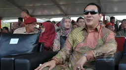 Tommy yang hadir mengenakan batik cokelat terlihat semakin necis dengan kacamata hitamnya, Jakarta, Rabu (29/4/2015). Tommy hadir sebagai undangan dengan status putra-putri Presiden. (Liputan6.com/Herman Zakharia)