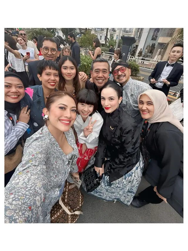 Usai Syahrini-Cinta Laura, Chelsea Islan Unjuk Gigi dengan Tampilan Elegan Berkebaya Janggan di Festival Film Cannes 2025