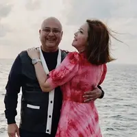 Maia Estianty dan Irwan Mussry di Maldives (Instagram/maiaestiantyreal)