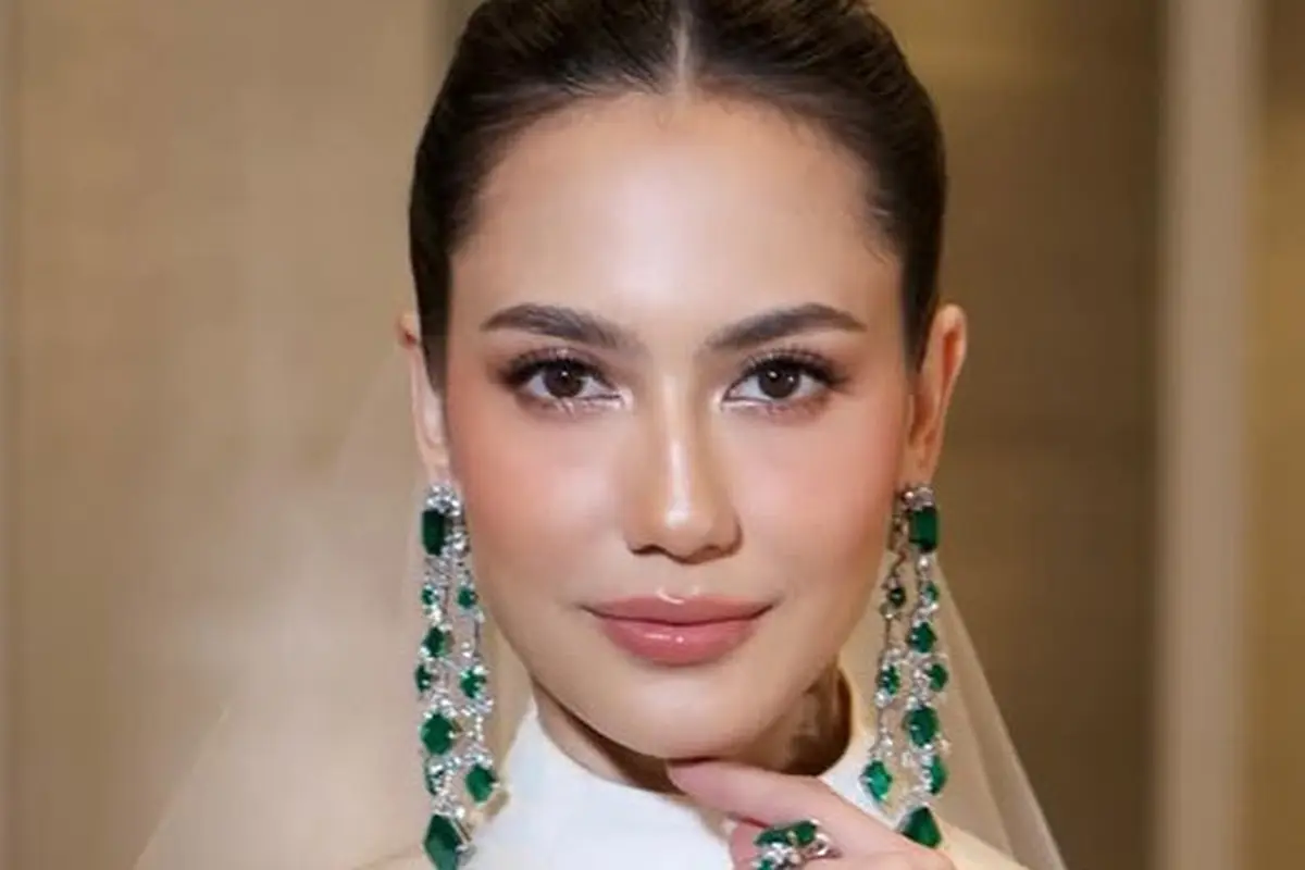 Riasan Wajah Pevita Pearce saat Resepsi Pernikahan