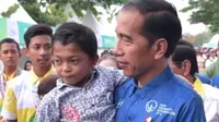 Presiden Jokowi mengabulkan mimpi anak penyandang disabilitas, Adul, yang ingin bertemu dengannya.