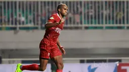 Pemain PSM Makassar, Reinaldo Elias Da Costa mencatatkan namanya sebagai salah satu pemain tersubur di Liga 1 2017 dengan mengoleksi tujuh gol hingga pekan ke-11 dan menduduki peringkat ketiga. (Bola.com/Nicklas Hanoatubun)