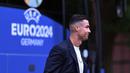 Pemain Timnas Portugal, Cristiano Ronaldo tiba di hotel tempat menginap jelang Euro 2024 di Harsewinkel, Jerman, Rabu (13/06/2024) waktu setempat. (AFP/Patricia De Melo Moreira)