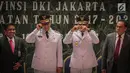 Gubernur dan Wagub DKI Jakarta Anies Baswedan (kedua kiri) dan Sandiaga Uno (kedua kanan) berpose usai sertijab di Balai Kota, Jakarta, Senin (16/10). (Liputan6.com/Faizal Fanani)
