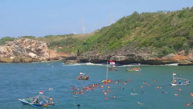 upacara di tengah pantai baron