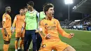 Pemain Real Madrid, Gonzalo Gracia (kanan) merayakan gol kemenangan timnya ke gawang Leganes dalam laga perempat final Copa del Rey di Butarque Municipal Stadium, Leganes, Spanyol, Kamis (06/02/2025) WIB. (AFP/Javier Soriano)