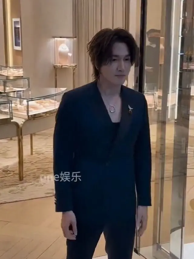 8 Potret Terbaru Jerry Yan 'Meteor Garden', Disebut Tak Menua di Usia 47 Tahun