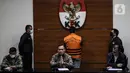 Ketua KPK Firli Bahuri (tengah) bersama Deputi Bidang Penindakan KPK Karyoto (kiri) dan Juru Bicara KPK Ali Fikri (kanan) memberikan keterangan pers terkait penahanan tersangka Kepala Subbagian Penerapan Pidana dan HAM Bagian Penerapan Hukum Biro Bankum Divisi Hukum Polri pada Mabes Polri AKBP Bambang Kayun di Gedung Merah Putih KPK, Jakarta, Selasa (3/1/2023). (Liputan6.com/Johan Tallo)