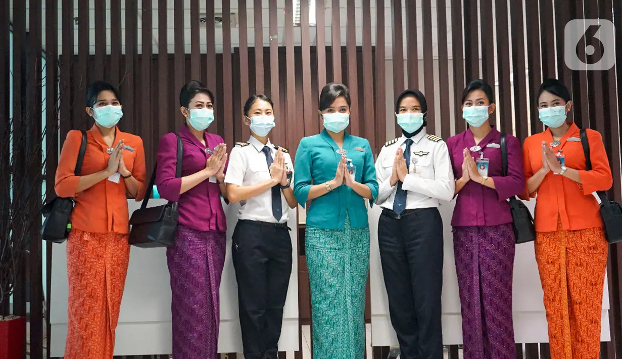 Memeriahkan Hari Kartini, sebagai bentuk apresiasi perusahaan terhadap seluruh wanita yang telah mendedikasikan perannya untuk menebar kebaikan dan semangat positif, maskapai Garuda Indonesia mengadakan penerbangan khusus "Kartini Flight.”(Liputan6.com/Pool/GIA)