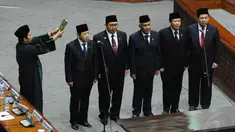 Pimpinan DPR RI periode 2014-2019 secara resmi mengucapkan sumpah janji jabatan, Jakarta, (2/10/14). (Liputan6.com/Andrian M Tunay)