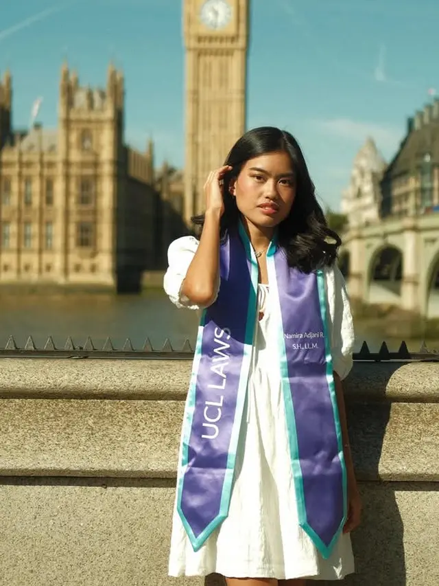 Namira Adjani Putri Alya Rohali Tampil Simple Kenakan Mini Dress saat Wisuda. [@namiradjani]