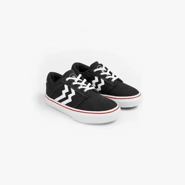 10 Rekomendasi Sepatu Anak Laki-laki, Tampil Keren dengan Harga Terjangkau