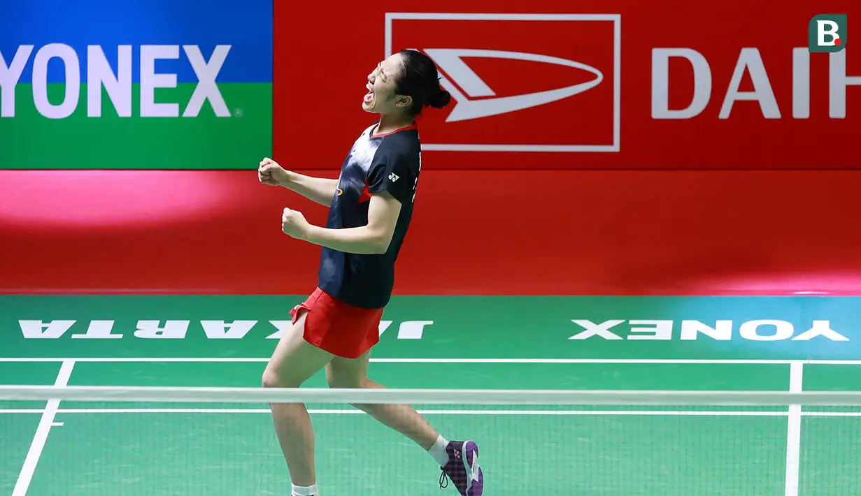 Pemain ulet asal Korea Selatan, An Se Young yang diunggulkan di tempat ke-3 berhasil menjuarai nomor tunggal putri Indonesia Masters 2023 setelah mengalahkan pemain asal Spanyol unggulan ke-7, Carolina Marin dengan kemenangan rubber game, 18-21, 21-18 dan 21-13 di Istora Gelora Bung Karno, Senayan, Jakarta, Minggu (29/1/2023). (Bola.com/M Iqbal Ichsan)