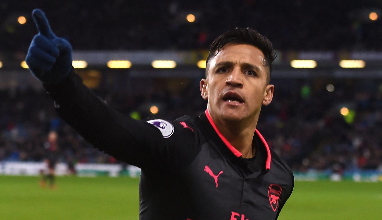 Pierre-Emerick Aubameyang baru saja membuat rekor fenomenal sebagai satu-satunya pemain di abad ke-21 yang mampu mencetak hattrick di 4 klub dan 4 liga berbeda di Eropa. Empat pemain berikut satu level di bawahnya, alias cetak hattrick di 3 klub dan 3 liga berbeda. (AFP/Paul Ellis)