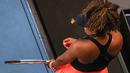 Seakan tak mau berpisah, kupu-kupu tersebut kembali hinggap di topi Naomi Osaka. Reaksi penyayang terhadap binatang tersebut mendapat pujian dari warga net. (Foto: AFP/David Gray)