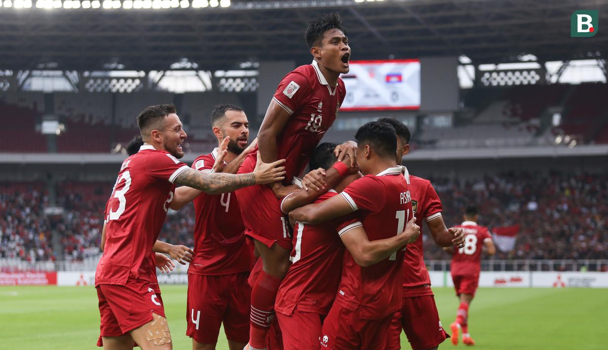 <p>Pemain Timnas Indonesia merayakan gol pertama timnya yang dicetak oleh Egy Maulana Vikri&nbsp;saat laga Grup A Piala AFF 2022 antara Timnas Indonesia melawan Timnas Kamboja yang berlangsung di Stadion Utama Gelora Bung Karno (SUGBK), Jakarta, Jumat (23/12/2022). (Bola.com/Bagaskara Lazuardi)</p>