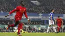 Penyerang Liverpool, Sadio Mane, merayakan gol yang dicetaknya ke gawang Everton pada laga Premier League di Stadion Goodison Park, Inggris, Senin (19/12/2016). Liverpool menang 1-0 atas Everton. (Reuters/Carl Recine)