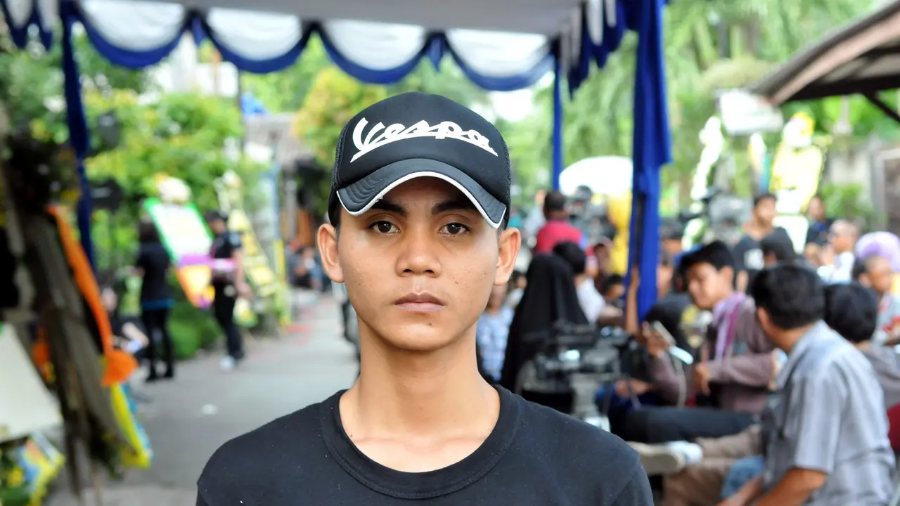 Tak Punya Uang, Pemuda Lampung Ini Nekat ke Makam Olga Syahputra