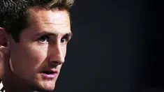 Penyerang Jerman Miroslav Klose di sesi konferensi pers di Hotel Velmore, Erasmia, Pretoria, 4 Juli 2010 sehari setelah Jerman unggul 4-0 atas Argentina di perempat final PD 2010. AFP PHOTO / JOHN MACDOUGALL 