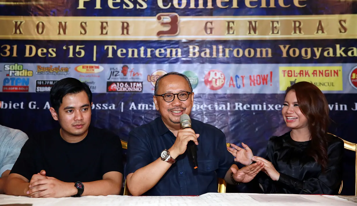 Ebiet G Ade merasa tersanjung karena diberi kehormatan untuk turut serta meramaikan ‘Konser 3 Generasi’. Dengan rendah hati ia merasa kalau penampilannya bersama Rossa dan Jevin merupakan suatu bentuk penghargaan tersendiri. (Deki Prayoga/Bintang.com)