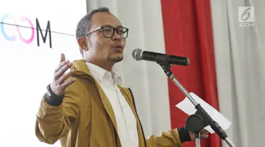 Menaker Hanif Dhakiri memberi sambutan saat meresmikan Innovation Room, Jakarta, Kamis (28/6). Kemnaker meresmikan ruang inovasi bertujuan membantu anak-anak muda mengembangkan bisnis digital dan proyek kreatif. (Liputan6.com/Herman Zakharia)