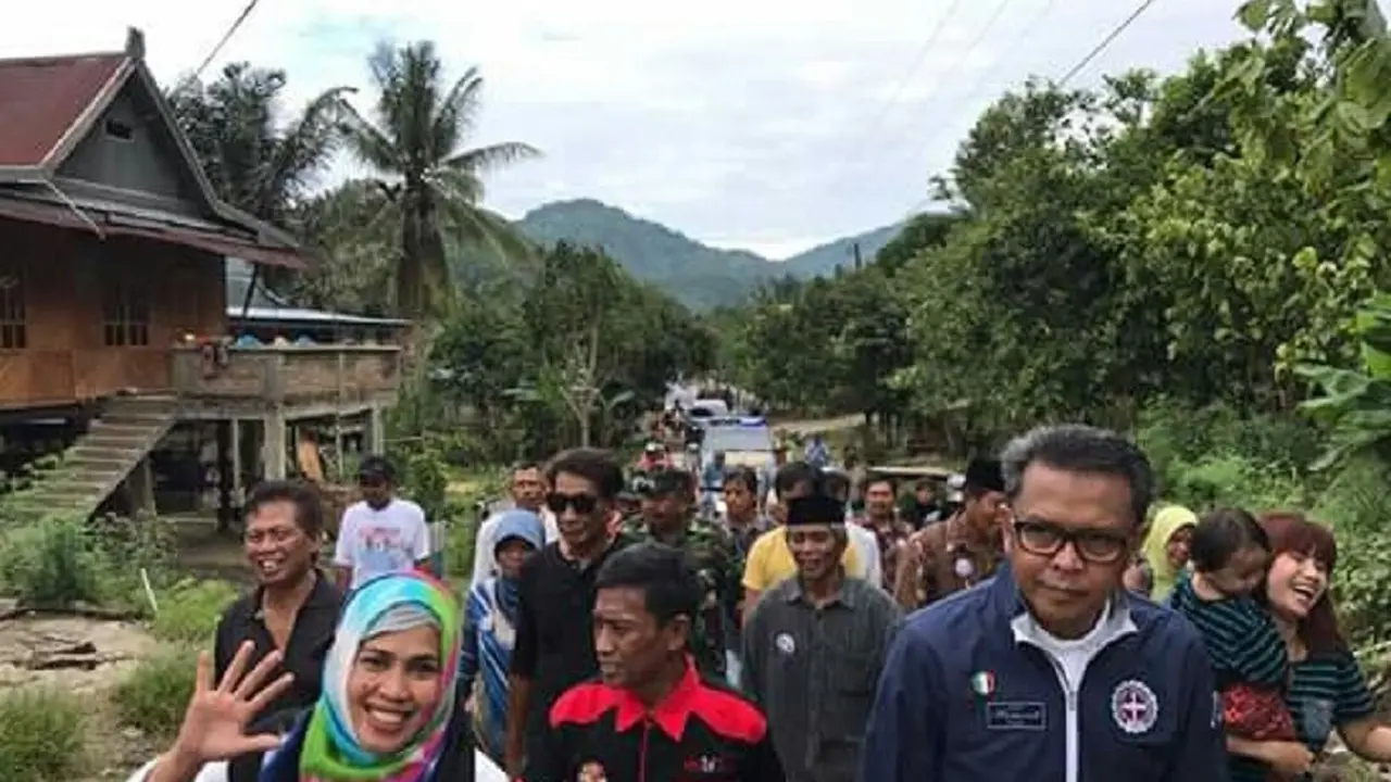 Cagub Sulsel, Nurdin Abdullah blusukan ke daerah pelosok di Sulsel (Liputan6.com/ Eka Hakim)