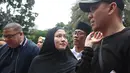 Lasty jadi tersangka atas laporan Lyra Virna dan suami Fadlan serta jamaah lain yang gagal berangkat haji bersama biro umrah milik Lasty. Dan dananya tidak dikembalikan. Razman meminta polisi segera menangkap Lasty. (Nurwahyunan/Bintang.com)