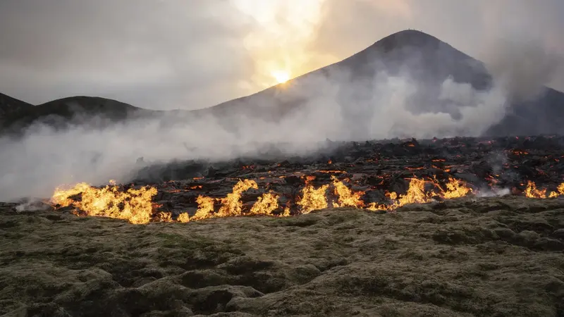 Gunung berapi Fagradalsfjall di Islandia pada 10 Juli 2023. (AP/Marco Di Marco)