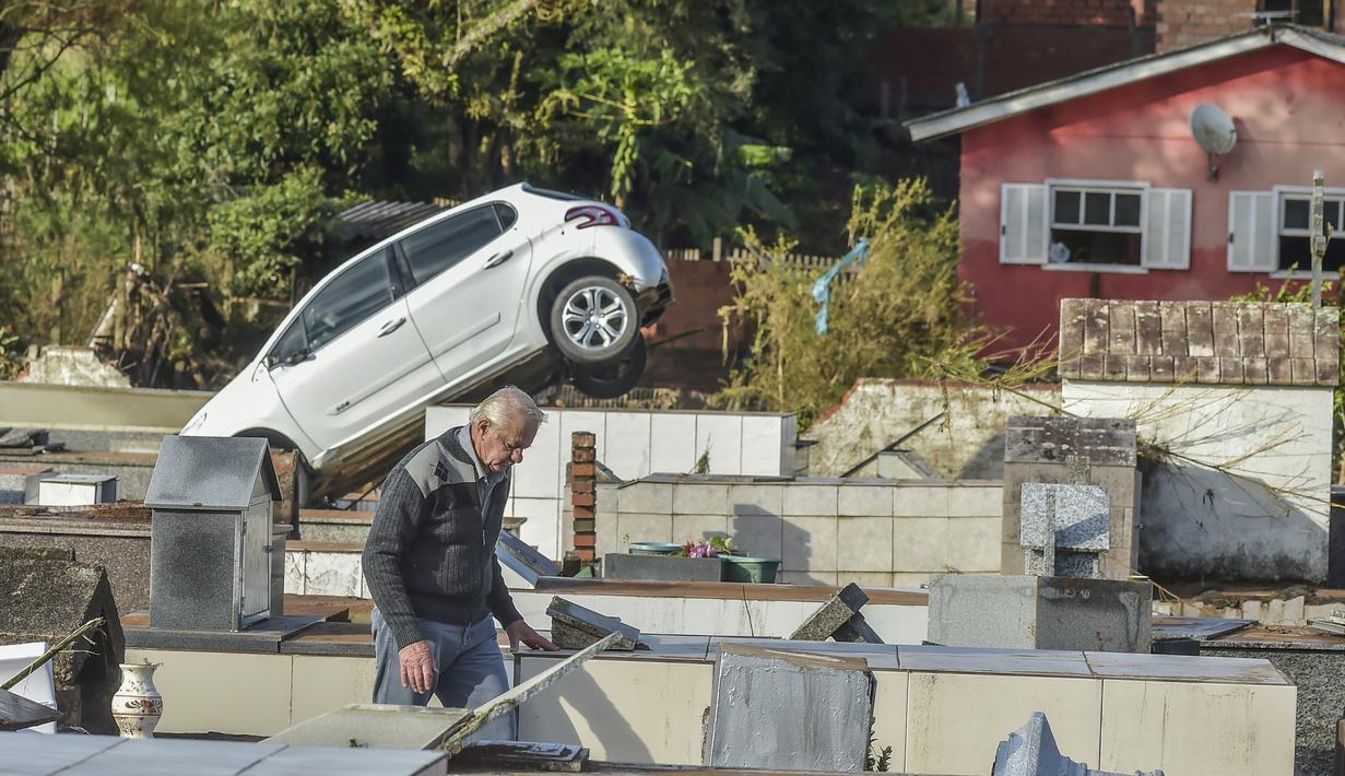 Otoritas setempat mengatakan bahwa secara total, lebih dari 2.300 orang di negara bagian itu mencari perlindungan akibat badai melanda. (AP Phto/Wesley Santos)
