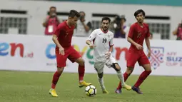 Gelandang Indonesia, Egy Maulana Vikri, saat melawan Yordania pada laga persahabatan di Stadion Wibawa Mukti, Jawa Barat,  Sabtu (13/10/2018). Indonesia menang 3-2 atas Yordania. (Bola.com/M Iqbal Ichsan)