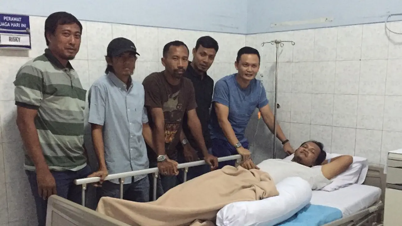 Kurnia Sandy dijenguk rekan-rekannya saat di Timnas Primavera (Liputan6.com)