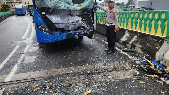 Dua Bus TransJakarta 'Adu Banteng' di Koridor 13 Cipulir, Begini Kondisi Terbaru Para Penumpang