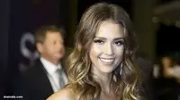 Duh, Jessica Alba Mengeluh Perutnya Banyak Selulit dan Besar