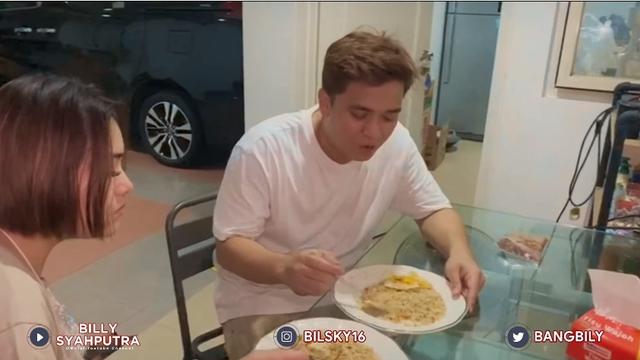 7 Momen Mesra Billy Syahputra Masak Bareng Amanda Manopo